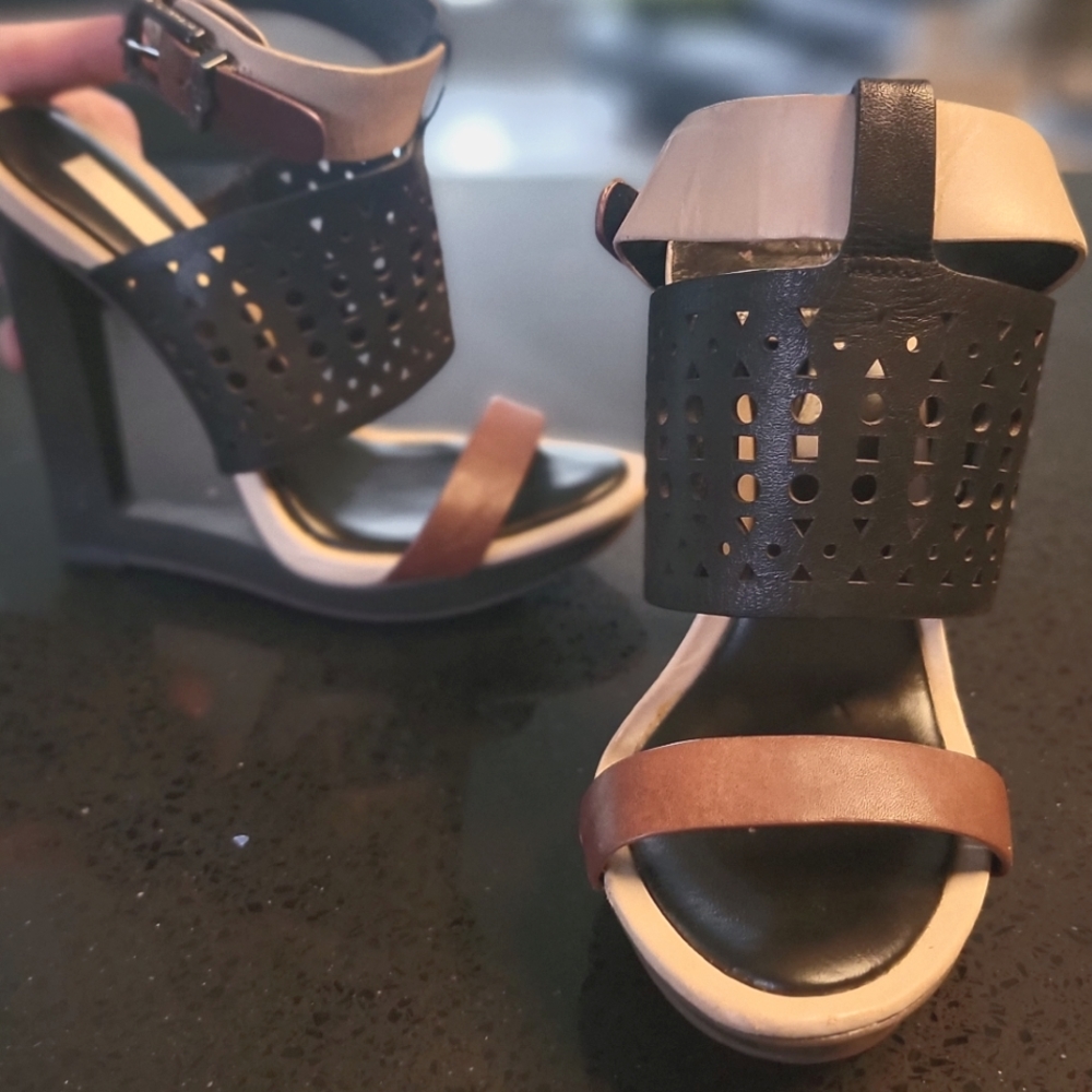 BCBG High Wedges